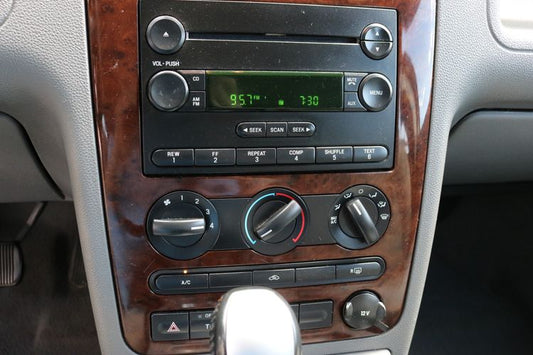 Part No. 5F9T-18C869-AL. 2005 2006 Mercury Montego Ford Mustang AM FM CD Radio w Bluetooth Used